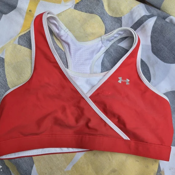 Bundle- Under Armor- Woman's- Heat Gear Tee (XS) & Duplicity Reversible Bra - Picture 10 of 16